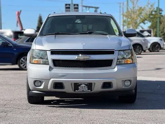 2010 Chevrolet Suburban 1500 photo 2
