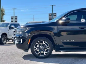 2023 Jeep Wagoneer L photo 4