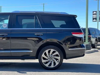 2023 Lincoln Navigator photo 5