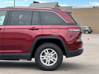 2023 Jeep Grand Cherokee photo 5