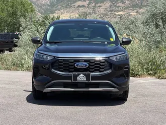 2023 Ford Escape photo 2