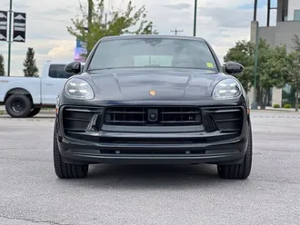 2023 Porsche Macan photo 2