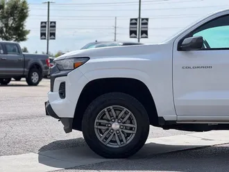 2023 Chevrolet Colorado photo 4