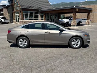 2022 Chevrolet Malibu photo 2