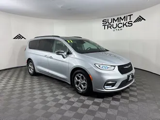 2022 Chrysler Pacifica photo 2