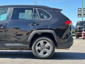 2025 Toyota RAV4 photo 5