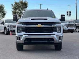 2024 Chevrolet Silverado 2500HD photo 2