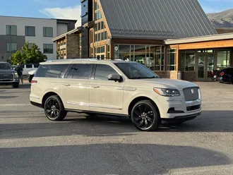 2024 Lincoln Navigator L photo 2
