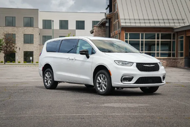 2024 Chrysler Pacifica Touring L