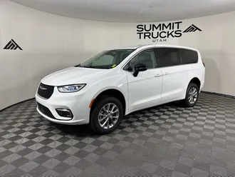2024 Chrysler Pacifica photo 3