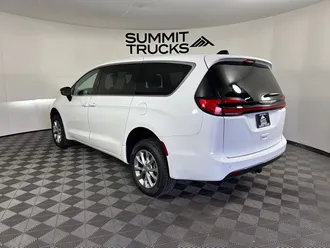 2024 Chrysler Pacifica photo 4