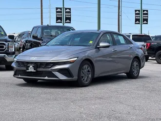 2024 Hyundai Elantra photo 3