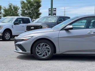 2024 Hyundai Elantra photo 4