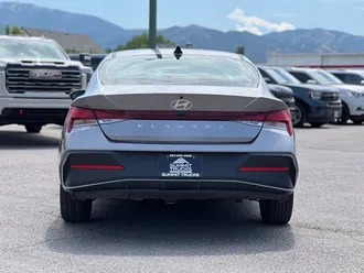 2024 Hyundai Elantra photo 7