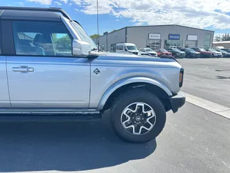 2022 Ford Bronco photo 3