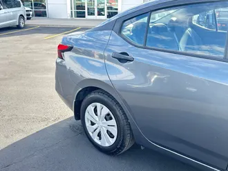 2021 Nissan Versa photo 4
