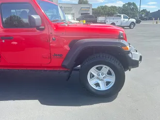 2020 Jeep Gladiator photo 3