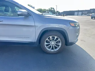 2019 Jeep Cherokee photo 3