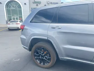 2017 Jeep Grand Cherokee photo 4