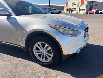 2015 INFINITI QX70 photo 2
