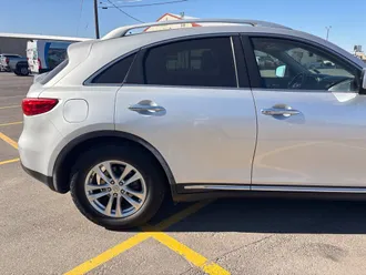 2015 INFINITI QX70 photo 3