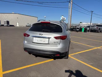 2015 INFINITI QX70 photo 6