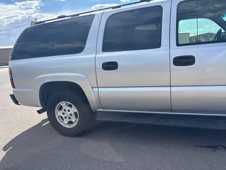 2004 Chevrolet Suburban 1500 photo 3