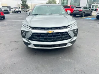 2025 Chevrolet Blazer photo 2