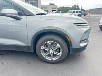 2025 Chevrolet Blazer photo 3