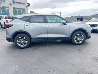 2025 Chevrolet Blazer photo 5