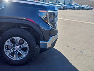 2025 GMC Sierra 1500 photo 2