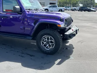 2026 Jeep Gladiator photo 3
