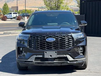 2025 Ford Explorer photo 2