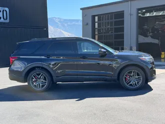 2025 Ford Explorer photo 3