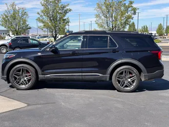 2025 Ford Explorer photo 5