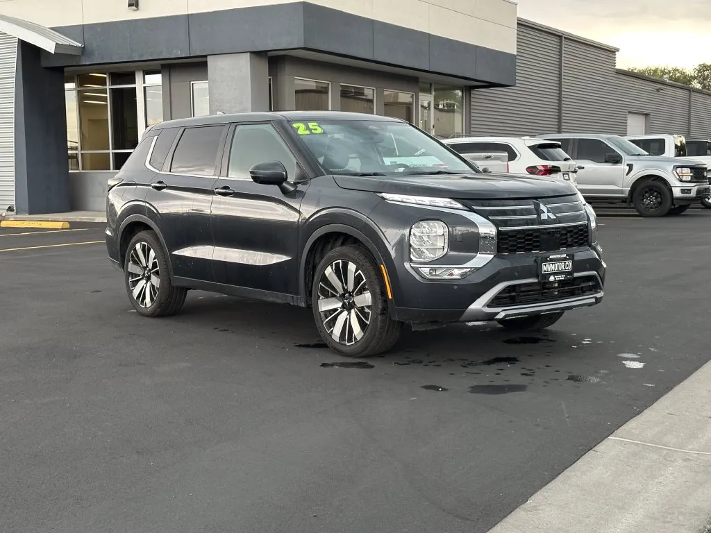 2025 Mitsubishi Outlander SE