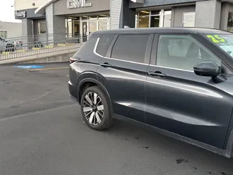 2025 Mitsubishi Outlander photo 5