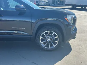 2027 GMC Terrain photo 2