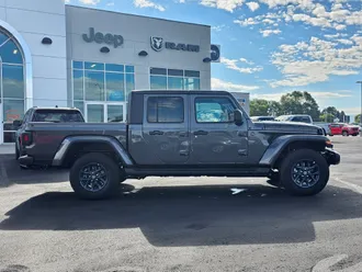 2026 Jeep Gladiator photo 4