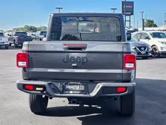 2026 Jeep Gladiator photo 6