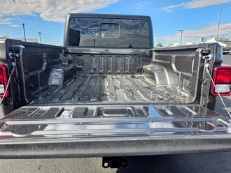 2026 Jeep Gladiator photo 7
