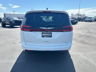 2026 Chrysler Pacifica photo 6