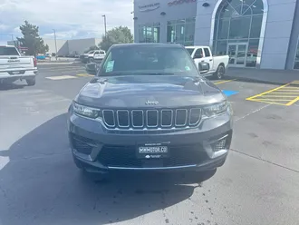 2026 Jeep Grand Cherokee photo 2