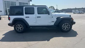 2026 Jeep Wrangler photo 4
