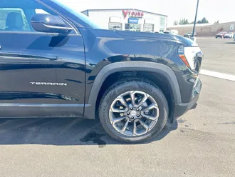 2025 GMC Terrain photo 3