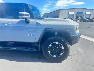 2025 GMC Hummer EV SUV photo 3