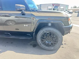 2025 GMC Hummer EV SUV photo 3