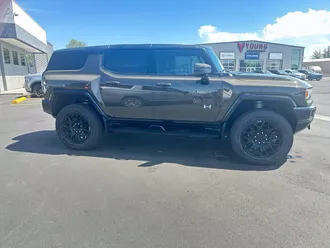 2025 GMC Hummer EV SUV photo 5