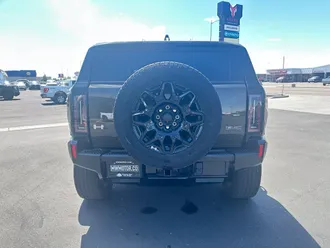 2025 GMC Hummer EV SUV photo 7