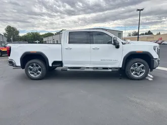 2025 GMC Sierra 3500HD photo 5
